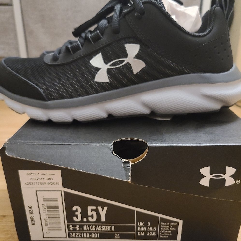 UA Under Armour GS Assert 8 Sneakers